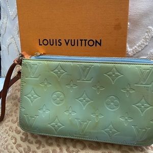 Authentic Louis Vuitton Pochette Vernis